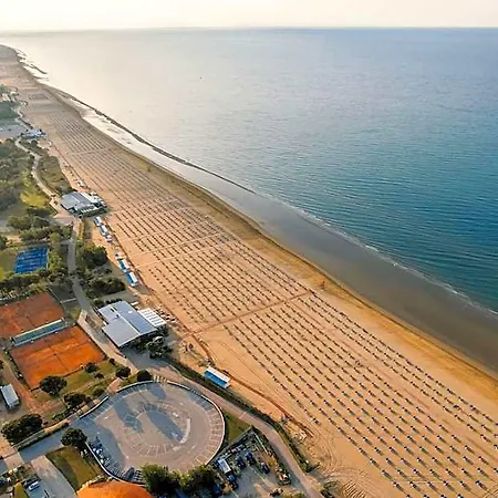 Hotel Lovely Flat Close To The Beach-beahost